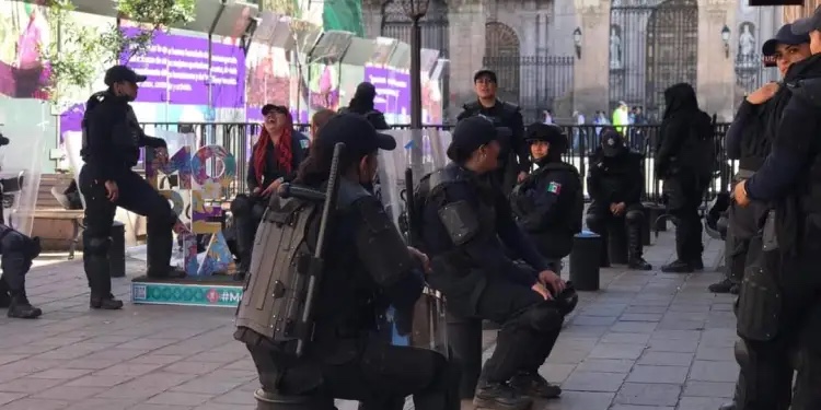 Policía de Morelia detiene a 25 personas al finalizar las marchas de este día