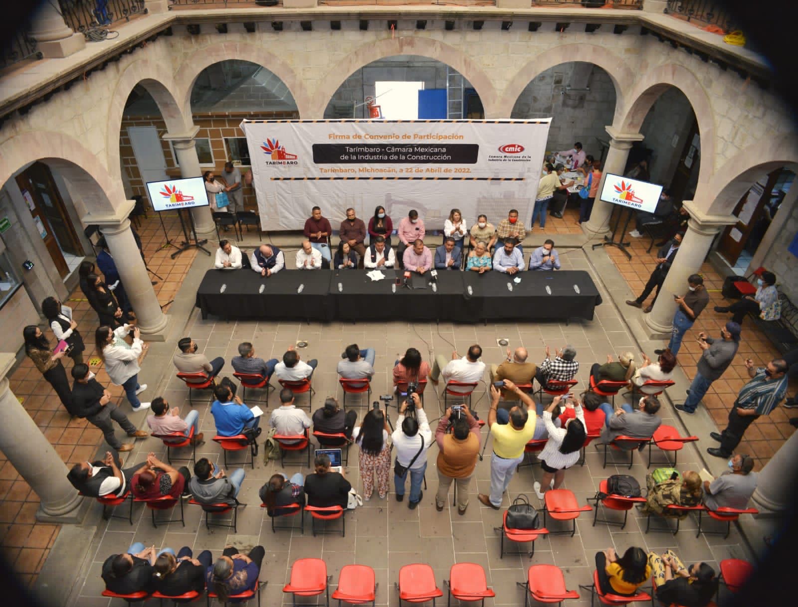 Firman convenio de colaboración Gobierno de Tarímbaro y CMIC