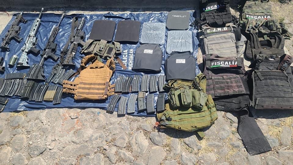 En acción interinstitucional fueron detenidas cuatro personal y asegurado un arsenal relacionado con grupo criminal
