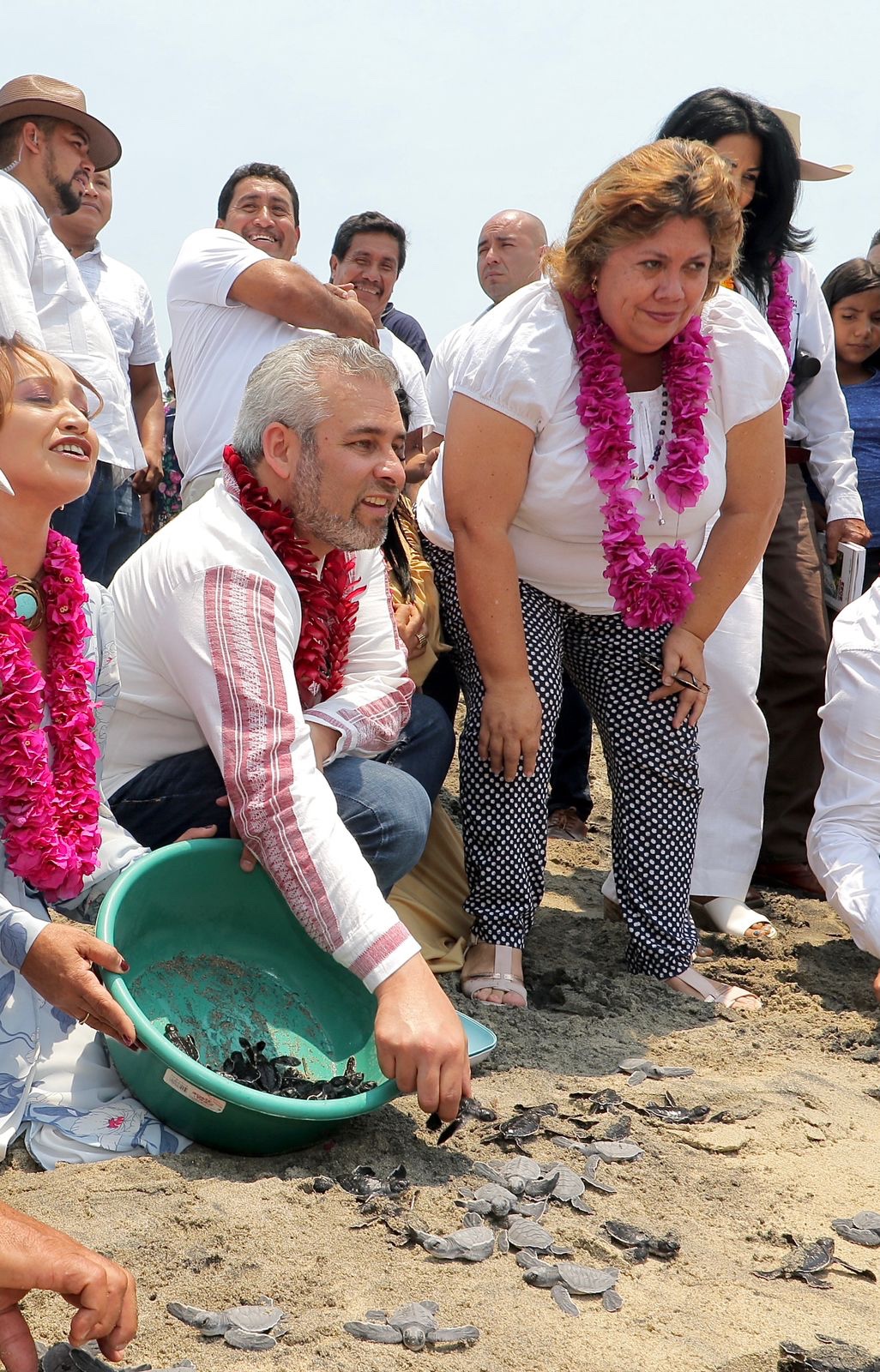 Campamentos tortugueros serán respaldados por Gobierno de Michoacán: Bedolla