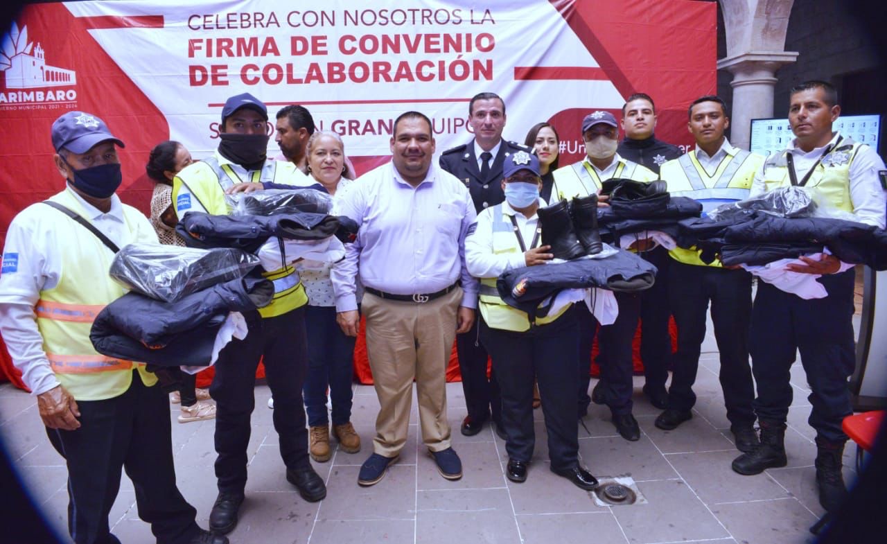 Entrega Gobierno de Tarímbaro uniformes a elementos de Tránsito