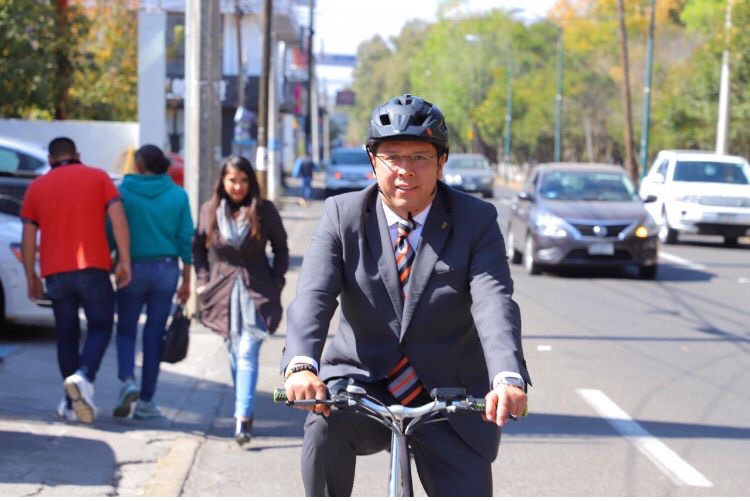 Una bicicleta es un auto menos en la calle: Barragán