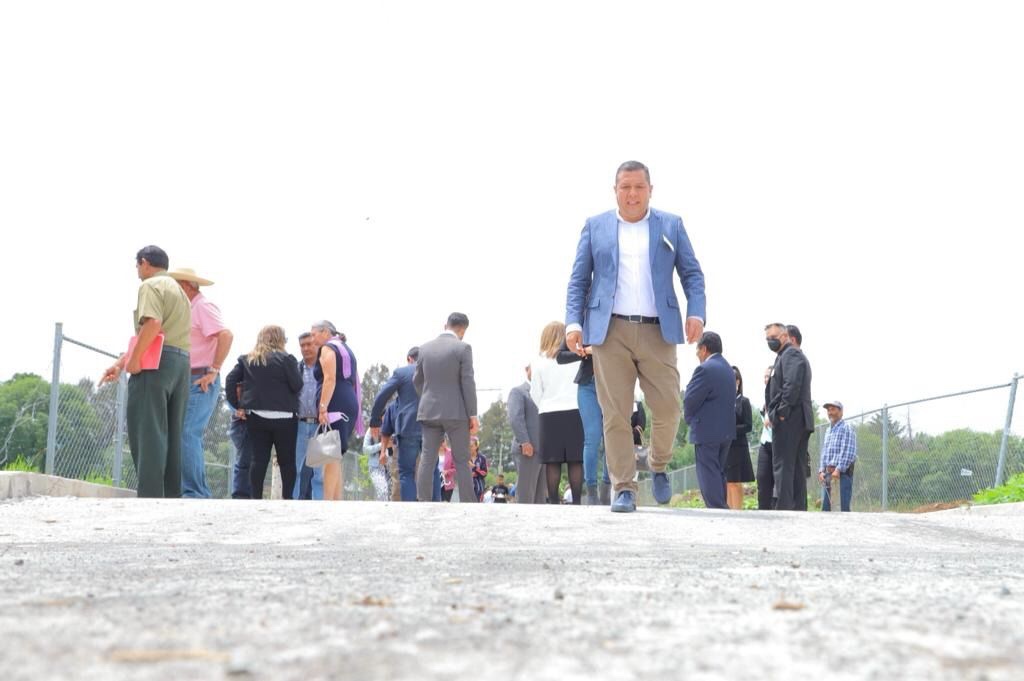 Échale una mano a las escuelas, programa del diputado Barragán apoya secundaria de Tiripetío