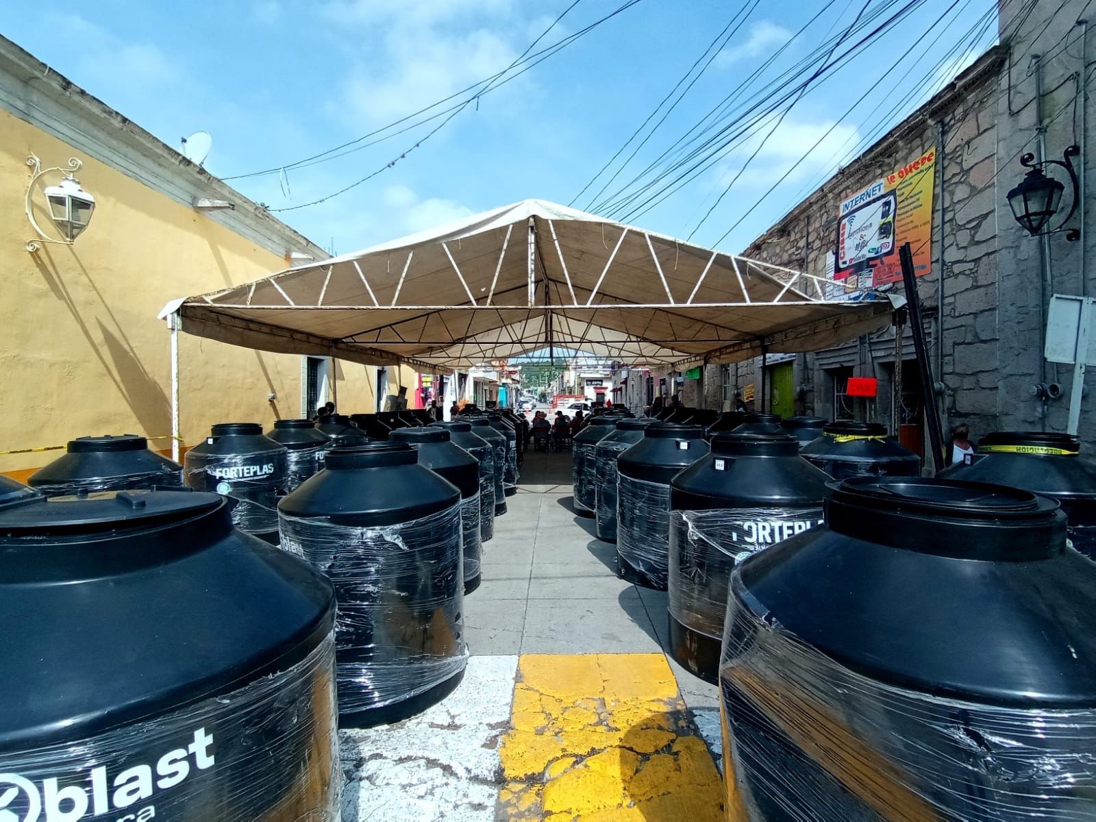 Entregó Gobierno de Tarímbaro 100 tinacos subsidiados al 50%