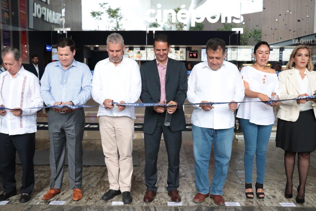 Celebra José Luis Cruz Lucatero apertura de Cinépolis