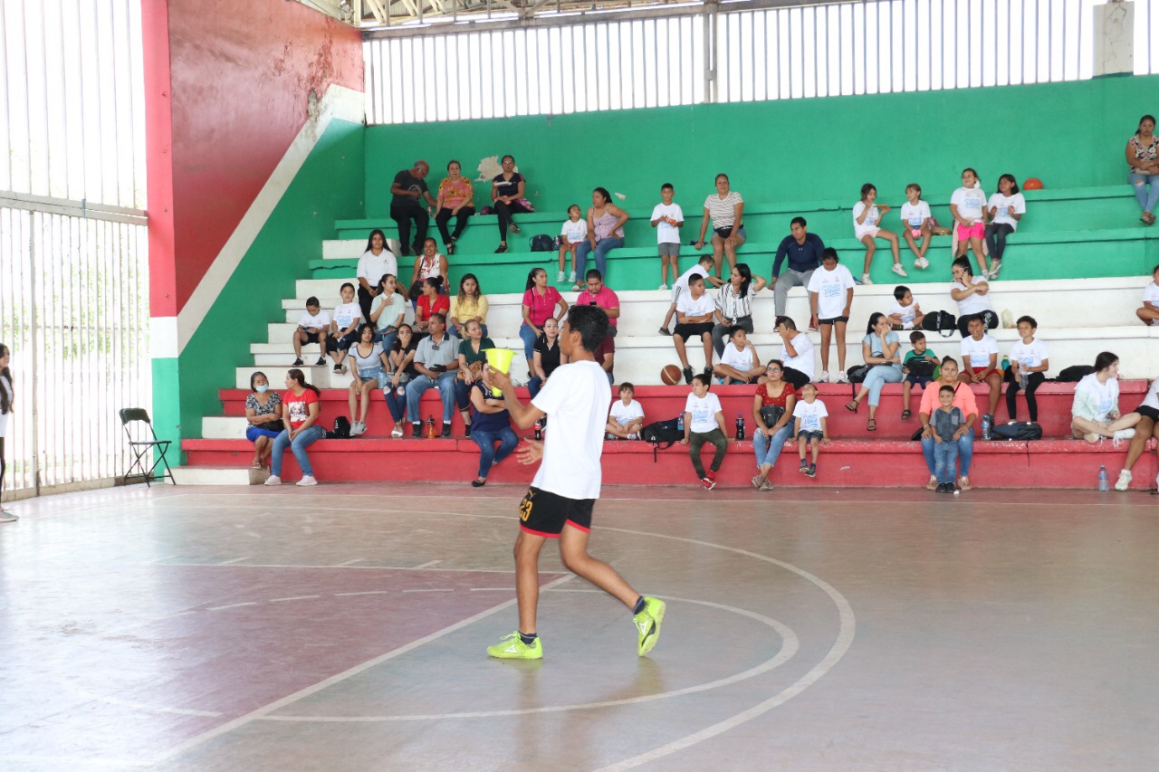 Con éxito concluyen cursos de verano en la Unidad Deportiva.