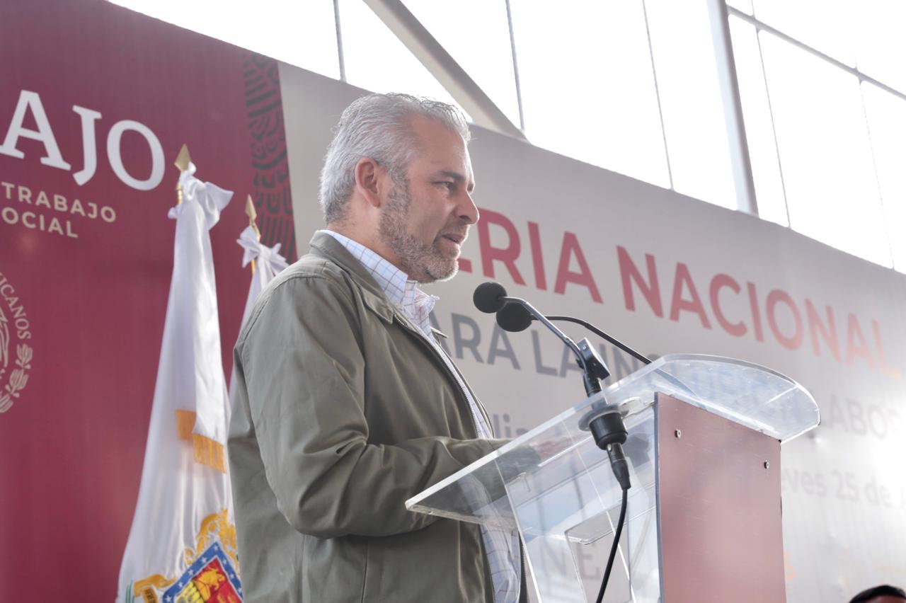 Inaugura Bedolla Feria Nacional del Empleo para jóvenes michoacanos