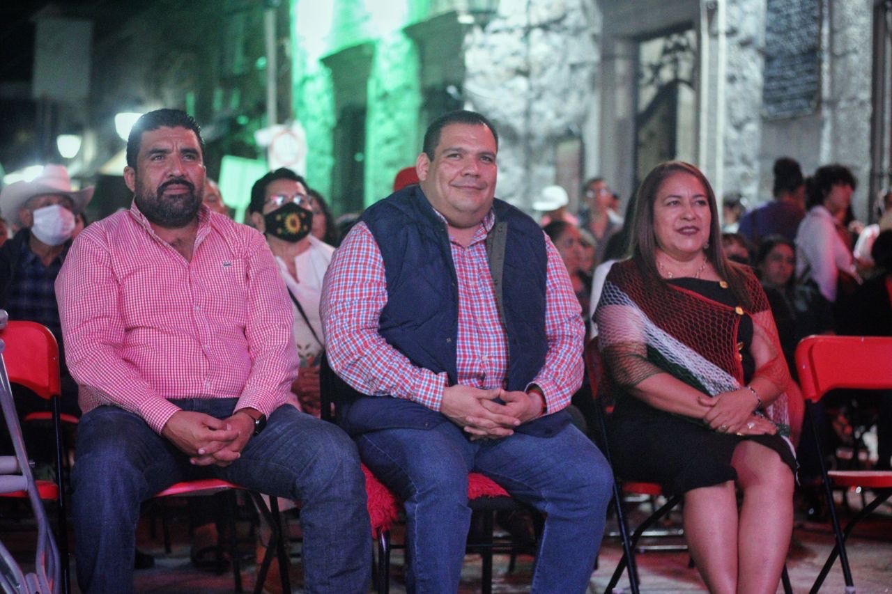 Celebra Tarímbaro Grito de Independencia con gran verbena popular