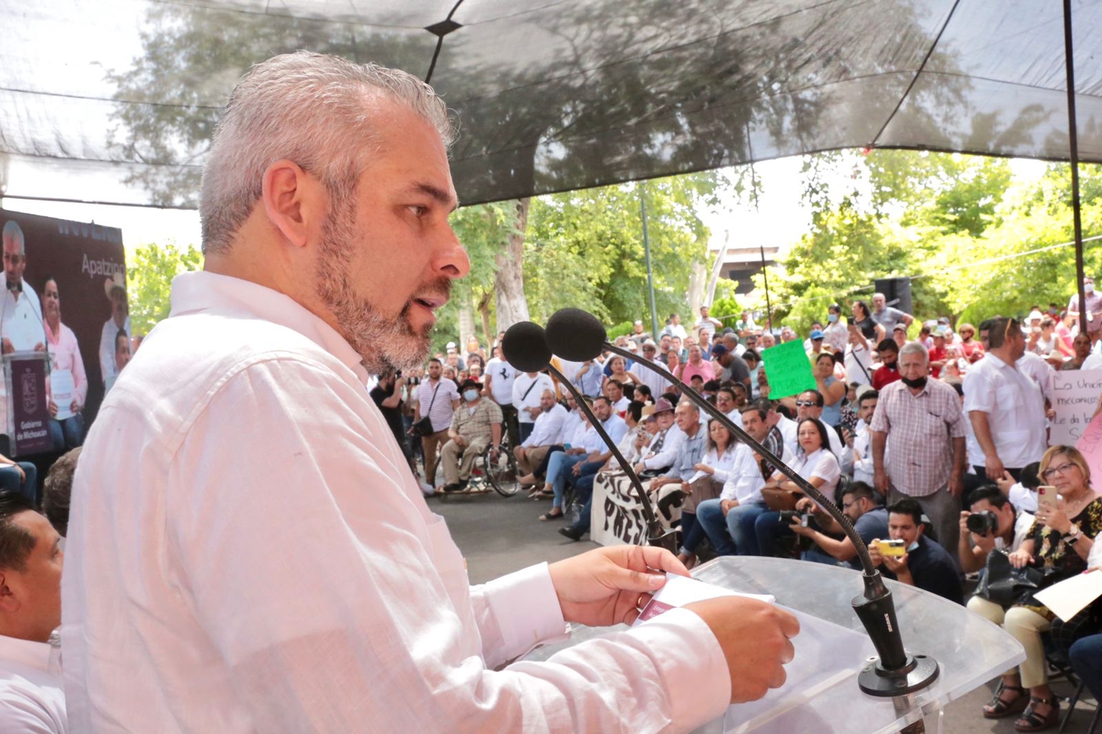 Bedolla pone en marcha el programa de entrega de maquinaria a municipios