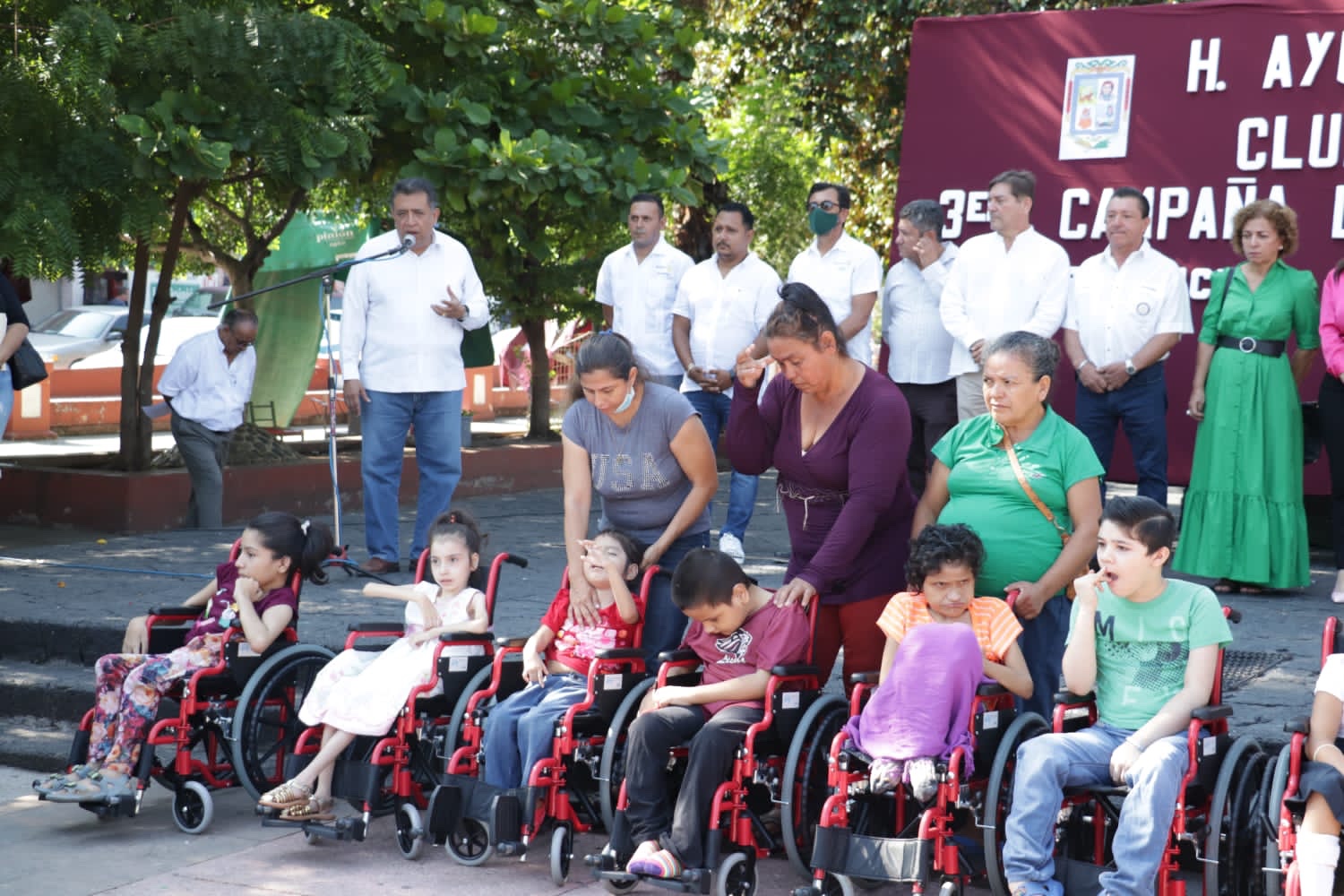 Con sillas de rueda se cambia la vida de las familias.