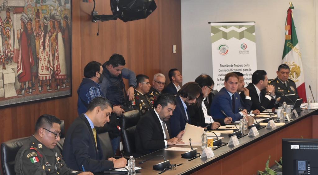 Fuerzas armadas deben estar del lado de los ciudadanos: Huacus