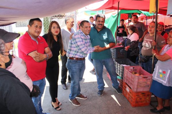 Atiende Bladimir González a ciudadanía de Metrópolis 2