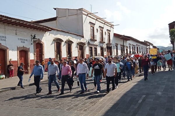 Tres las demandas sociales en la marcha anual de Colonias y Calles Unidas de Pátzcuaro