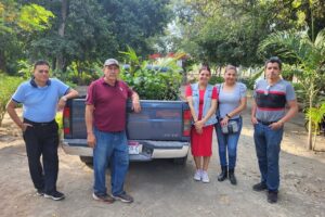 El Vivero Municipal de Apatzingán hace donación para la reforestacion de jardineras del Cecytem.