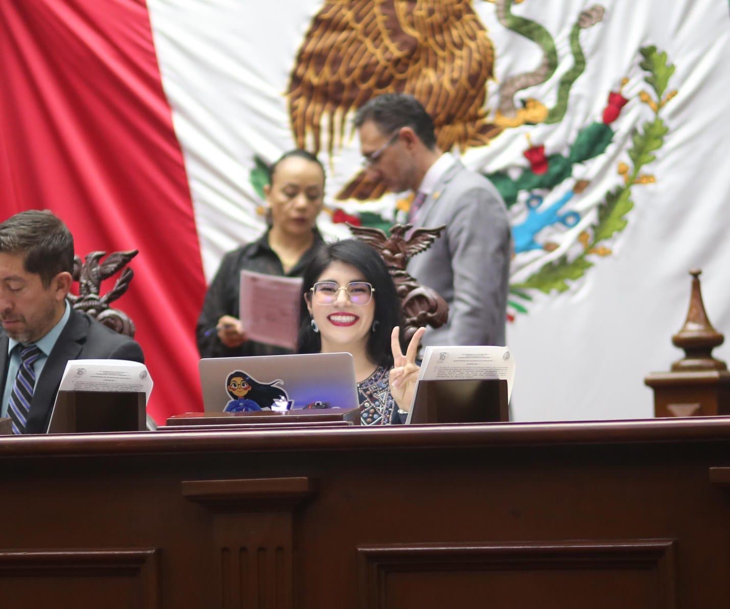 Propone Vanhe Caratachea reforma para extender pensión alimenticia hasta la obtención de título y cédula profesional