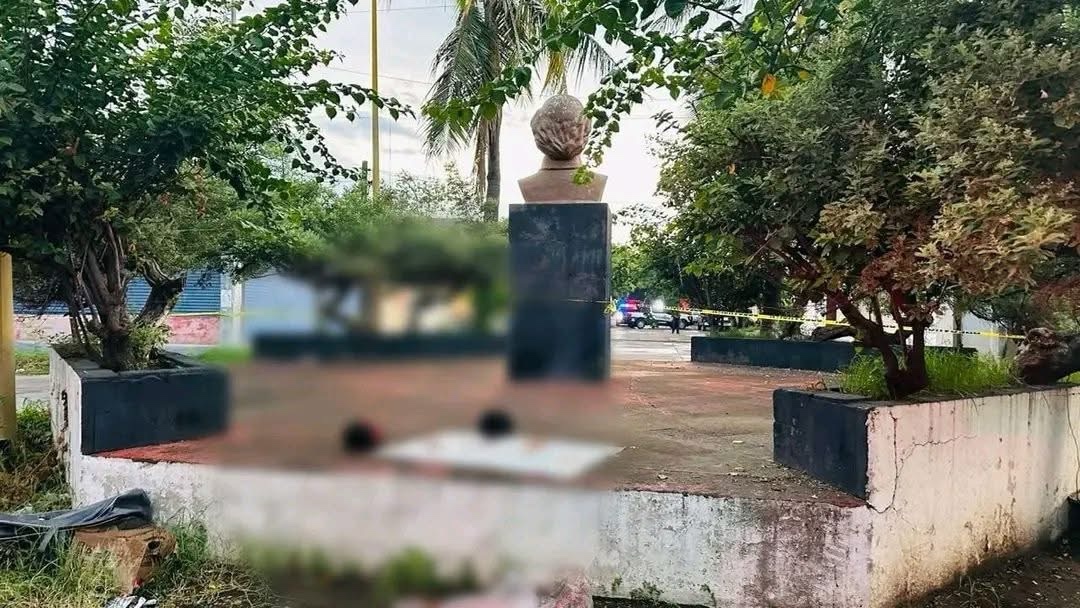 DOS CABEZAS SON ABANDONADAS EN GLORIETA DE LA COL. MIGUEL HIDALGO DE #APATZINGÁN, #MICHOACÁN; LES DEJAN MENSAJE EN CARTULINA.