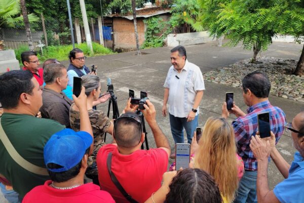 José Luis Cruz Lucatero prepara su primer informe legislativo.
