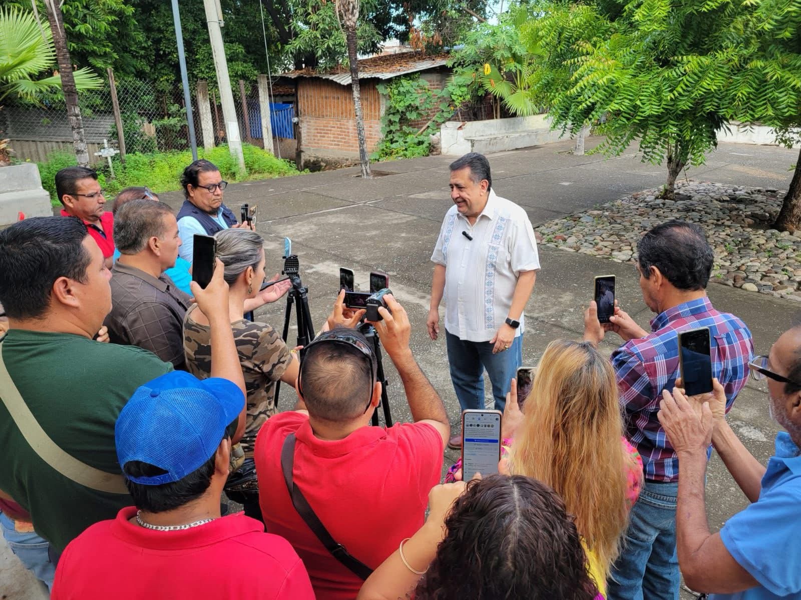 José Luis Cruz Lucatero prepara su primer informe legislativo.