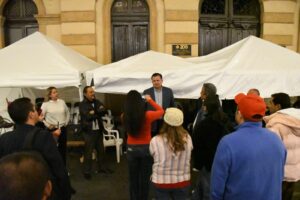 Memo Valencia exhibe la indolencia de las autoridades estatales al no atender a manifestantes en el Congreso del Estado