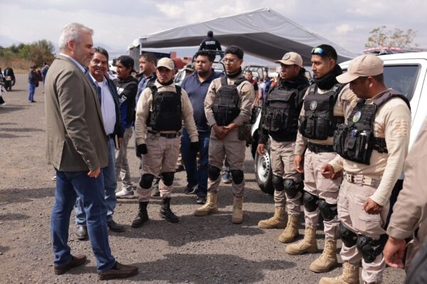 Con patrullas y equipo táctico, refuerza Bedolla seguridad para 25 autogobiernos